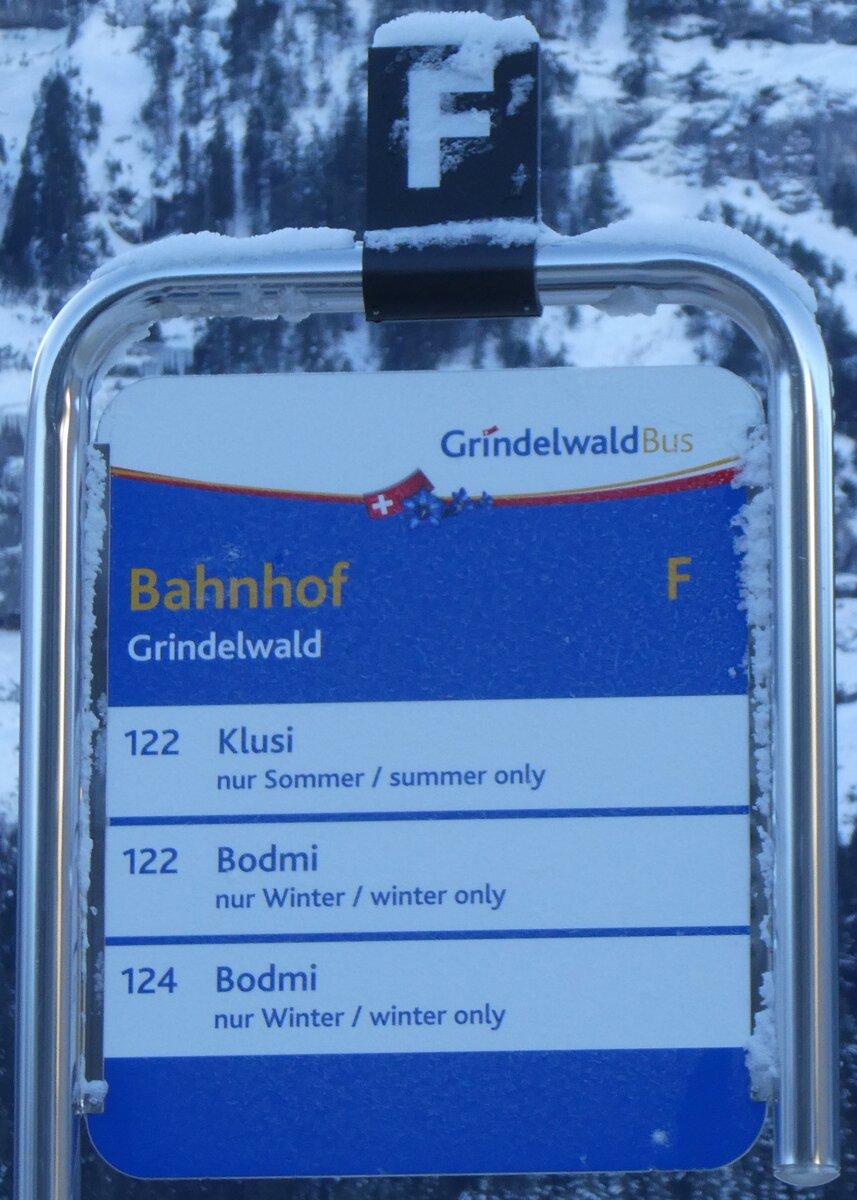 (270'322) - GrindelwaldBus-Haltestellenschild - Grindelwald, Bahnhof - am 29. Dezember 2024