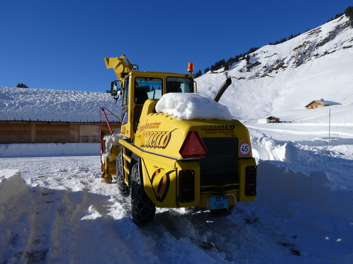 (270'346) - GrindelwaldBus, Grindelwald - BE 508 - Boschung Schneeschleuder am 29. Dezember 2024 auf der Bussalp