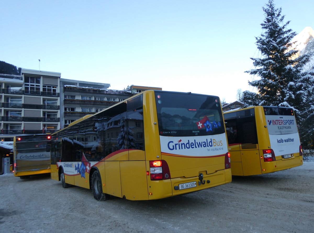 (270'404) - GrindelwaldBus, Grindelwald - Nr. 19/BE 363'305 - MAN/Gppel am 29. Dezember 2024 beim Bahnhof Grindelwald