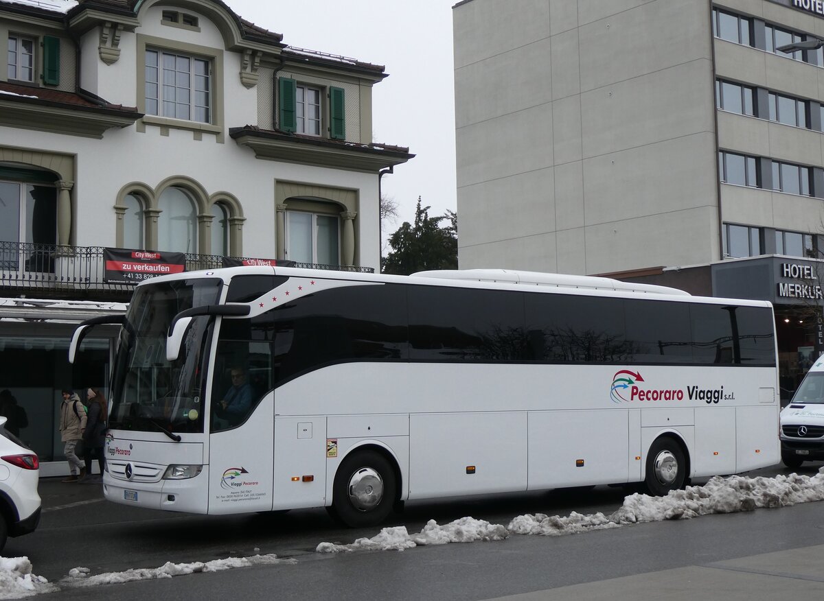 (270'420) - Aus Italien: Pecoraro, Aquara - FH-717 JY - Mercedes am 30. Dezember 2024 beim Bahnhof Interlaken West