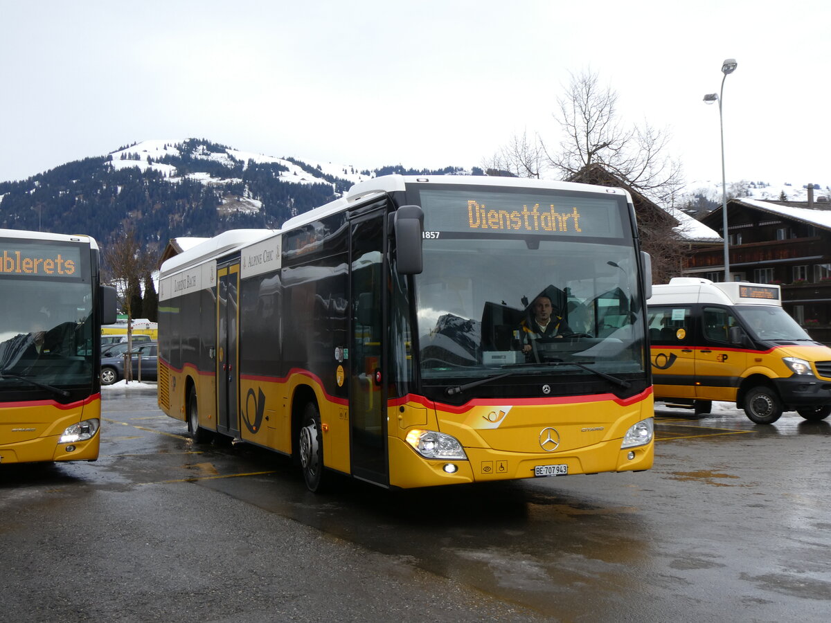 (270'690) - PostAuto Bern - BE 707'943/PID 11'857 - Mercedes (ex Kbli, Gstaad; ex PostAuto Bern BE 538'988; ex PostAuto Bern BE 653'386) am 6. Januar 2025 beim Bahnhof Gstaad