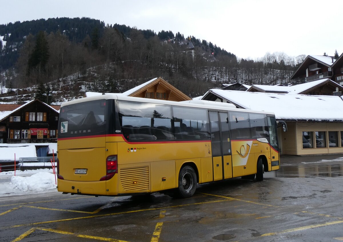 (270'692) - PostAuto Bern - BE 401'263/PID 4504 - Setra (ex AVG Meiringen Nr. 63) am 6. Januar 2025 beim Bahnhof Gstaad