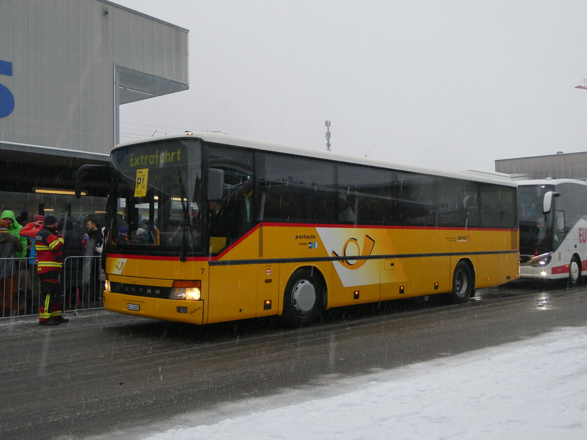 (270'854) - Tschannen, Zofingen - Nr. 7/AG 14'483/PID 90 - Setra am 11. Januar 2025 beim Bahnhof Frutigen