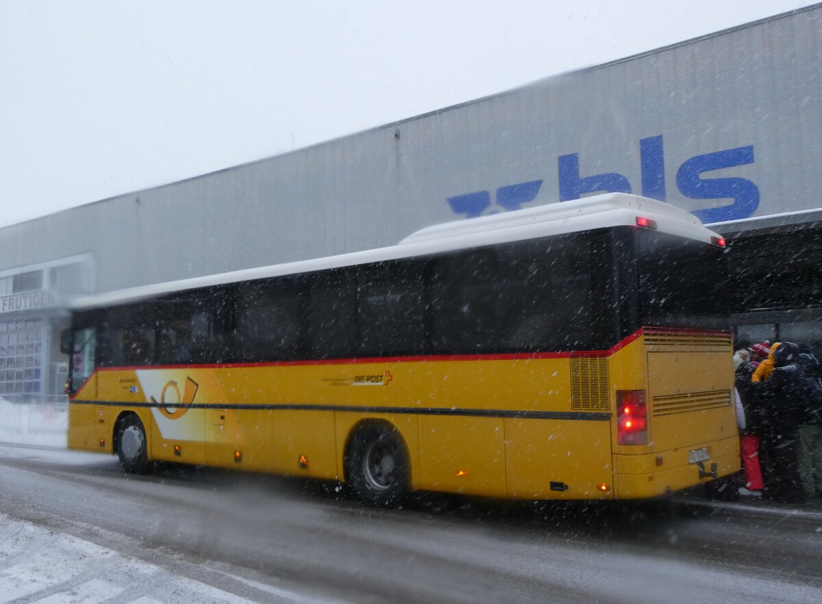 (270'911) - Tschannen, Zofingen - Nr. 7/AG 14'483/PID 90 - Setra am 11. Januar 2025 beim Bahnhof Frutigen