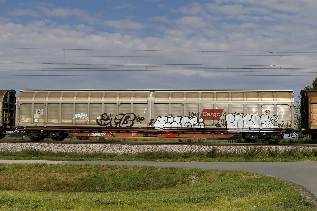 2743 425 (Habbiins) von  Rail Cargo Austria  am 19. September 2018 bei �bersee.