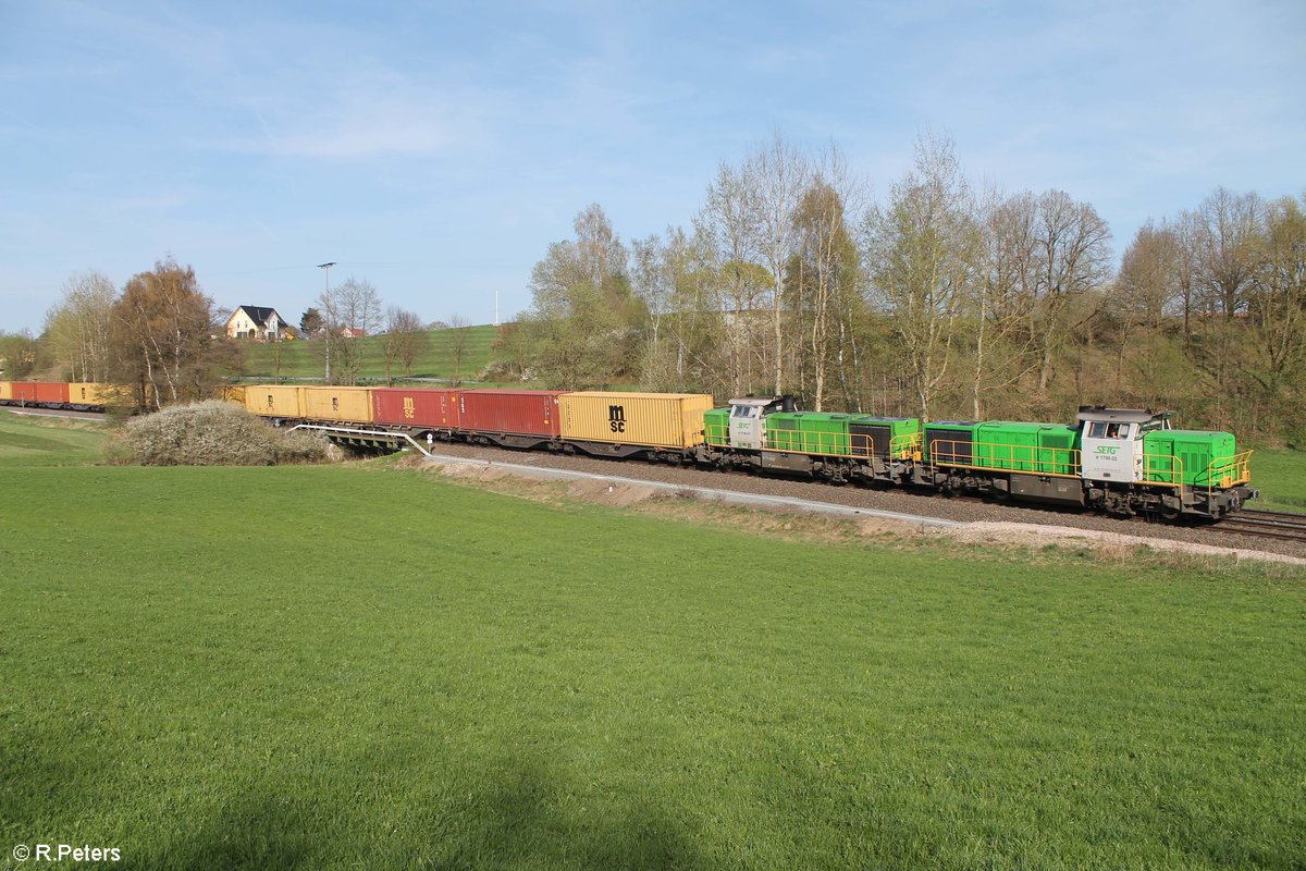 277 003-0 alias V1700.02 und 277 004-9 alias V1700.03 ziehen den umgeleiteten Wiesau Containerzug bei R�thenbach im Steinwald �ber Weiden Schwandorf nach N�rnberg. 20.04.18