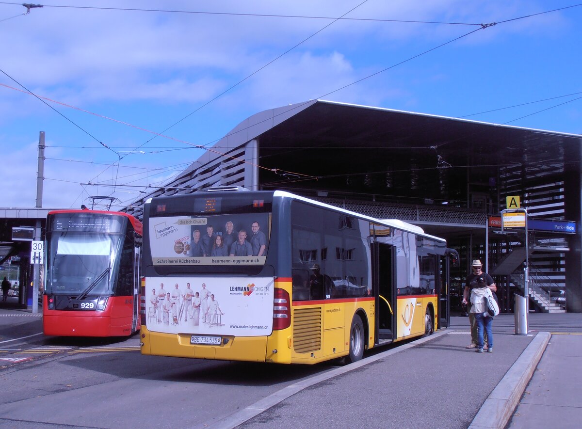 (277'881) - PostAuto Bern - Nr. 535/BE 734'535/PID 5418 - Mercedes am 17. Juli 2025 beim Bahnhof Worb Dorf