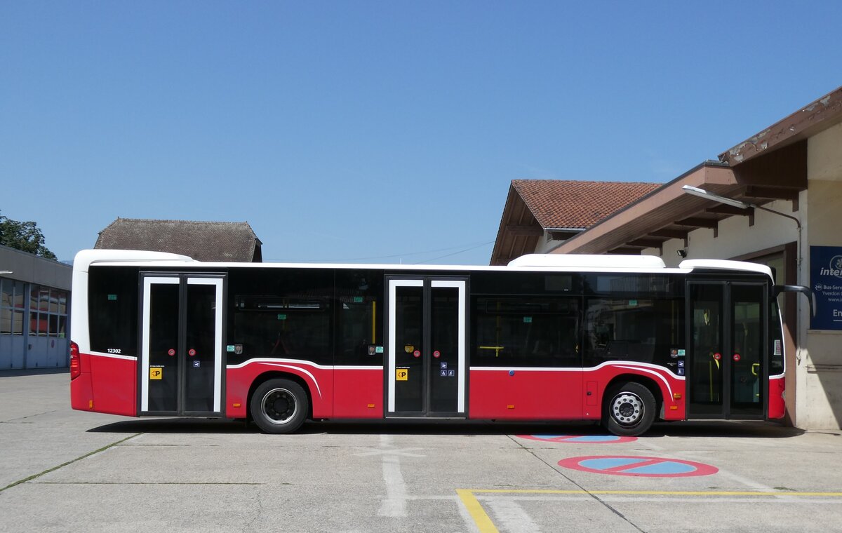 (278'746) - CarPostal Ouest - VD 644'186/PID 12'302 - Mercedes (ex Wiener Linien, A-Wien Nr. 8120) am 9. August 2025 in Yverdon, Garage