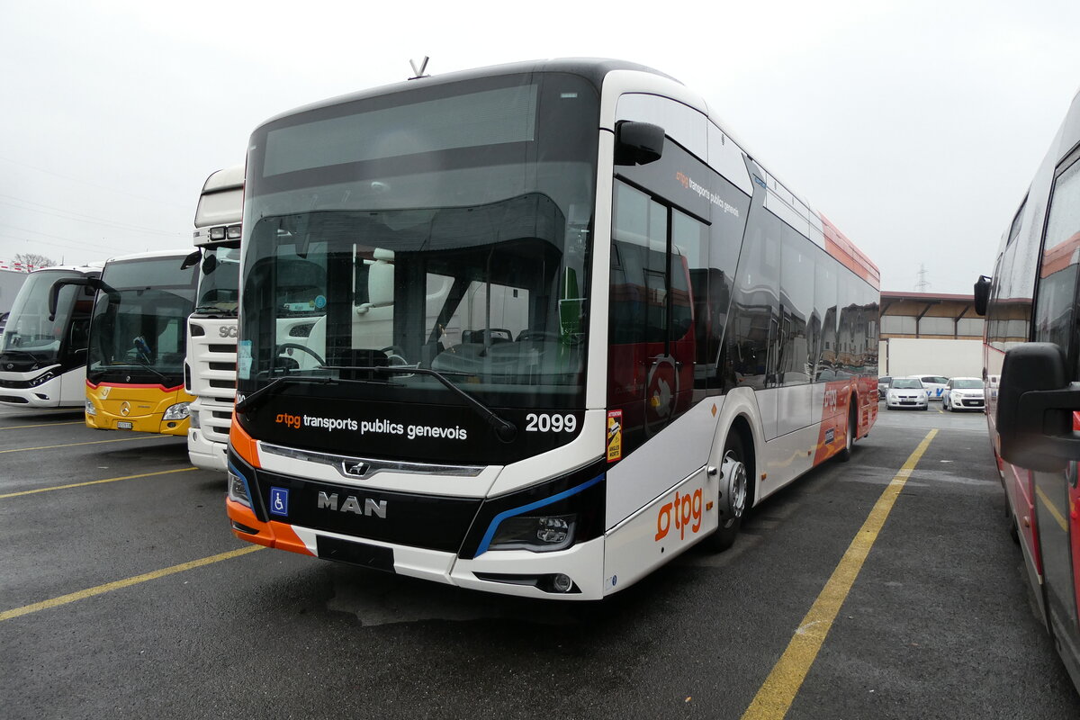 (282'842) - Gen�ve-Tours, Gen�ve - Nr. 2099 - eMAN am 6. Dezember 2025 in Kerzers, Interbus