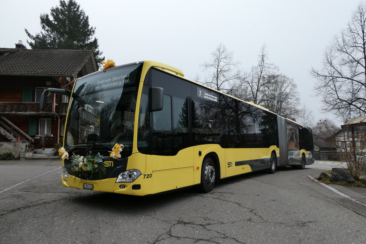 (283'159) - STI Thun - Nr. 720/BE 904'720 - Mercedes am 14. Dezember 2025 on Steffisburg, Kirche