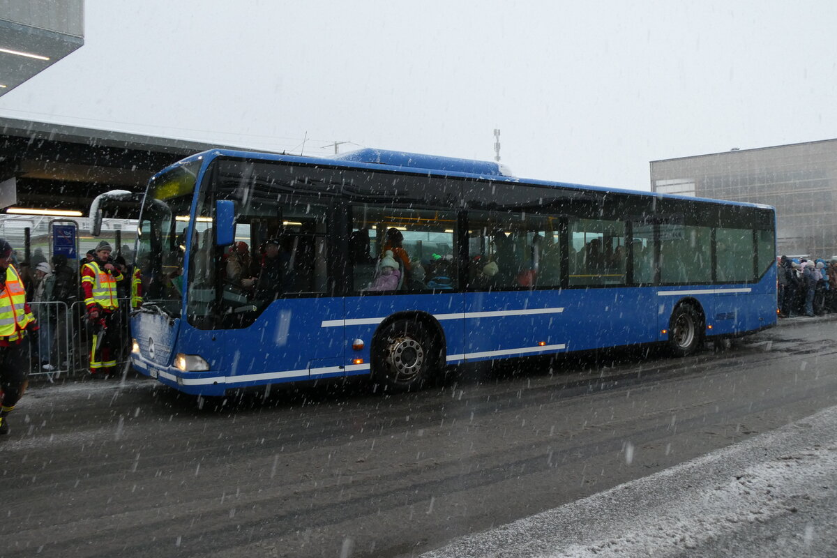 (283'824) - Tritten, Zweisimmen - BE 26'971 - Mercedes (ex AFA Adelboden Nr. 94) am 10. Januar 2026 beim Bahnhof Frutigen
