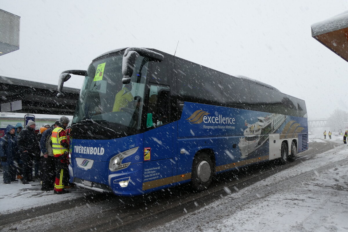 (283'868) - Twerenbold, Baden - Nr. 75/AG - VDL am 10. Januar 2026 beim Bahnhof Frutigen