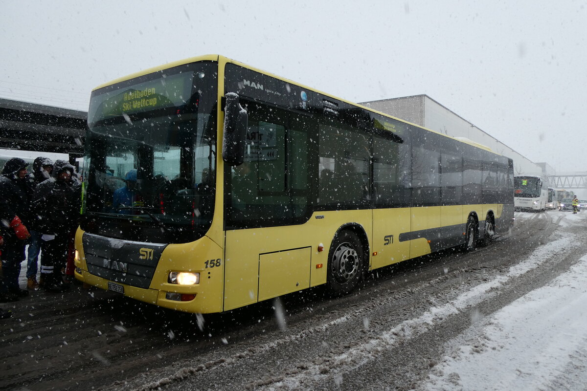 (283'873) - STI Thun - Nr. 158/BE 752'158 - MAN am 10. Januar 2026 beim Bahnhof Frutigen