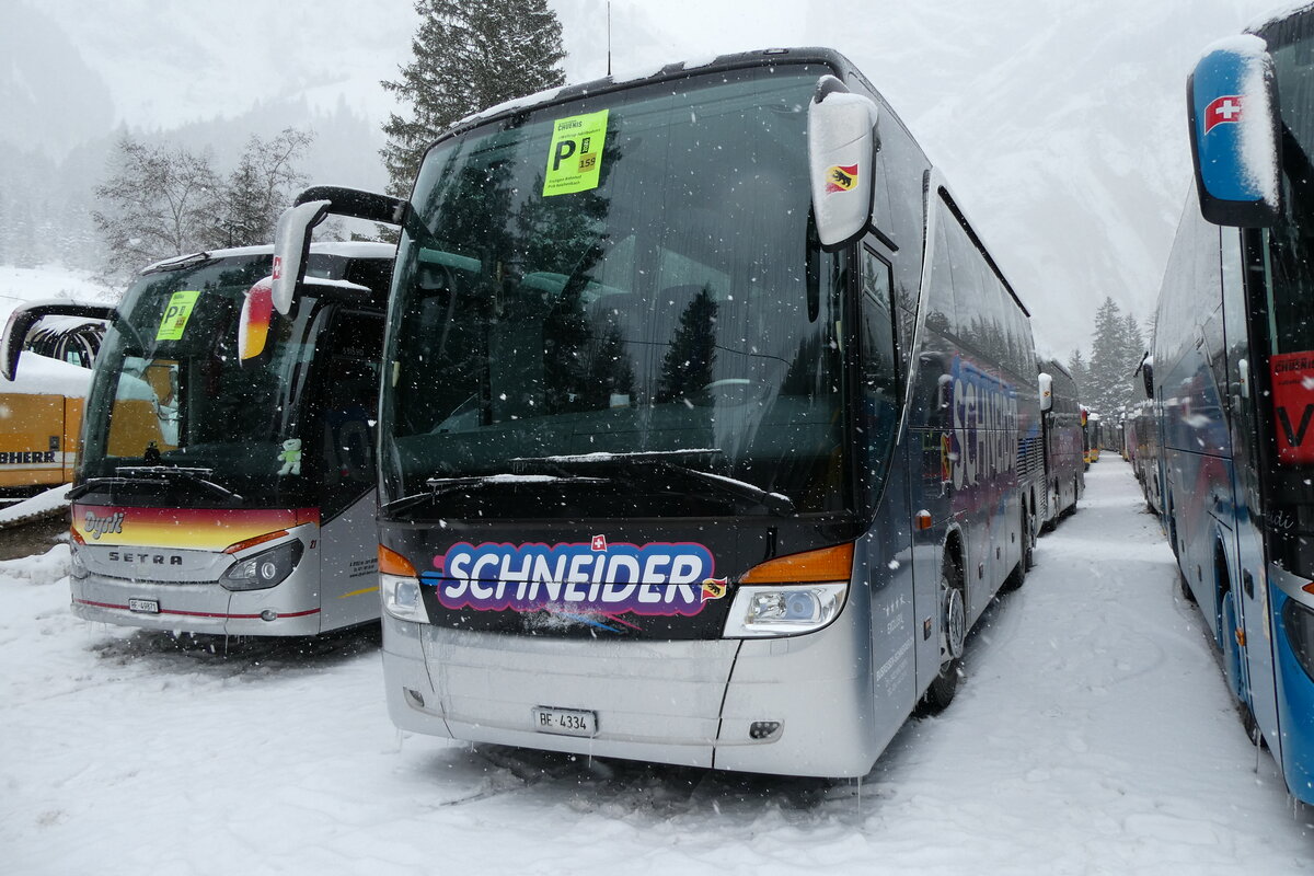 (283'910) - Schneider, Kirchberg - BE 4334 - Setra am 10. Januar 2026 in Adelboden, Unter dem Birg