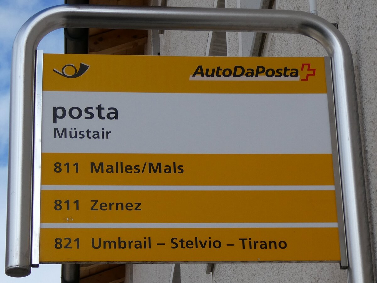 (284'800) - PostAuto-Haltestellenschild - M�stair, posta - am 10. Februar 2026
