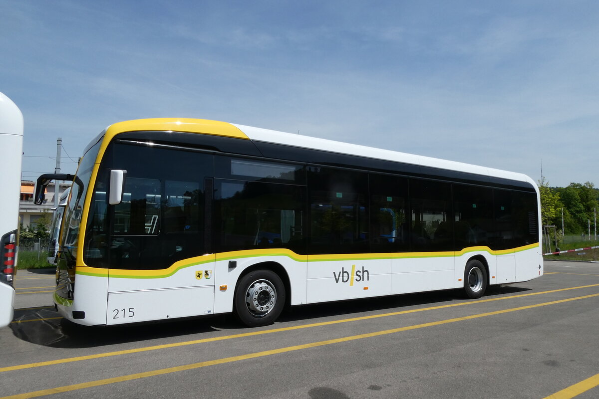 (286'674) - VBSH Schaffhausen - Nr. 215 - eMercedes am 2. Mai 2026 in Winterthur, Daimler Buses