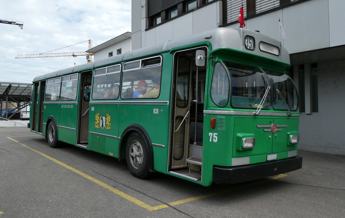 (286'742) - BVB Basel (RWB) - Nr. 75/SO 202'621 - FBW/FHS am 3. Mai 2026 beim Bahnhof Burgdorf