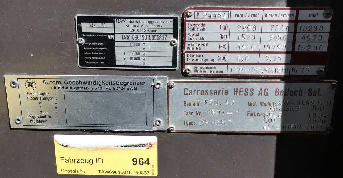 (286'914) - Typenschilder - P 24'454 - am 9. Mai 2026 in Ibergeregg, Passh�he