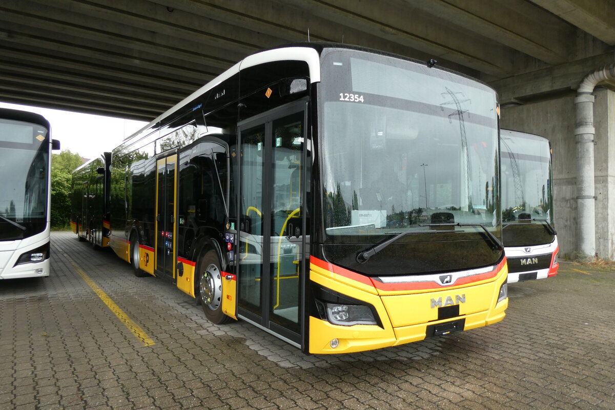 (286'950) - PostAuto Bern - PID 12'354 - eMAN am 14. Mai 2026 in Kerzer, Murtenstrasse 