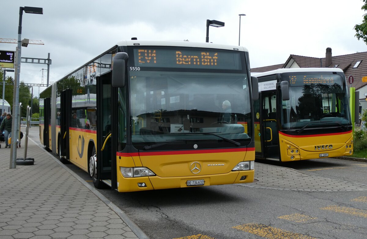 (287'008) - PostAuto Bern - Nr. 5550/BE 734'632/PID 5550 - Mercedes (ex Nr. 632) am 16. Mai 2026 beim Bahnhof Schwarzenburg