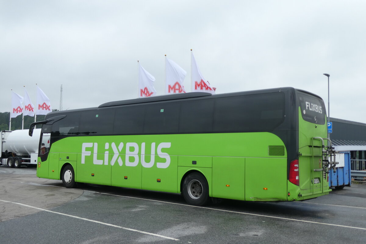 (287'070) - Aus Polen: Flixbus - WGM 0214K - Mercedes am 20. Juni 2026 in Stromstad, Circle K