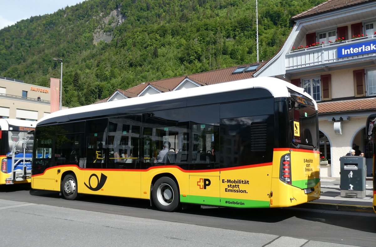 (287'103) - PostAuto Bern - BE 659'241/PID 12'306 - eMercedes am 19. Mai 2026 beim Bahnhof Interlaken Ost