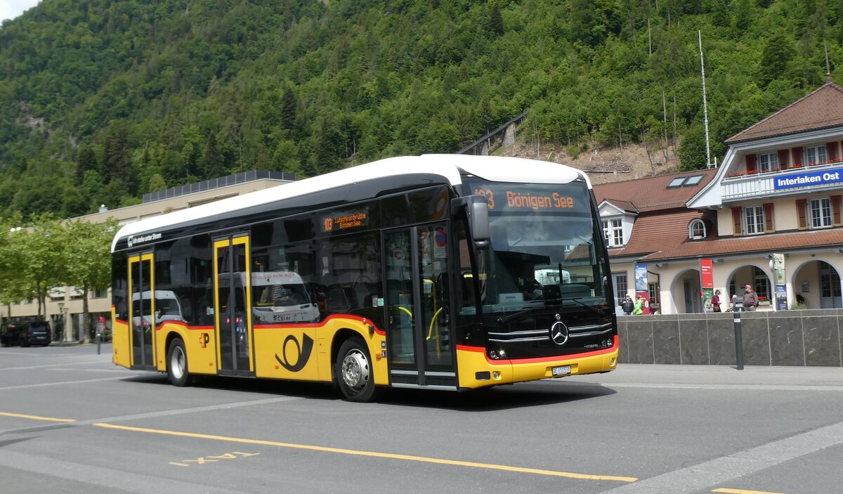 (287'116) - PostAuto Bern - BE 610'538/PID 12'127 - eMercedes am 19. Mai 2026 beim Bahnhof Interlaken Ost