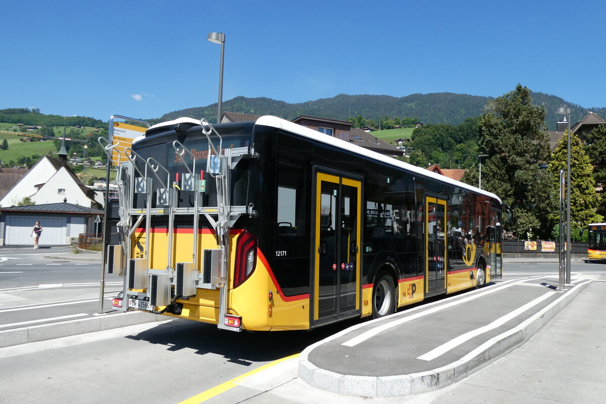(287'239) - PostAuto Zentralschweiz - OW 41'566/PID 12'171 - MAN am 23. Mai 2026 beim Bahnhof Sarnen