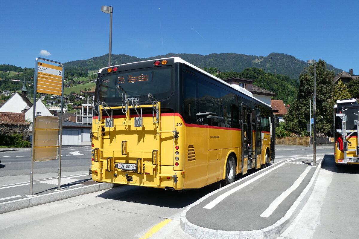 (287'240) - PostAuto Zentralschweiz - Nr. 406/OW 10'006/PID 5538 - Irisbus (ex Nr. 3; ex Dillier, Sarnen Nr. 3) am 23. Mai 2026 beim Bahnhof Sarnen