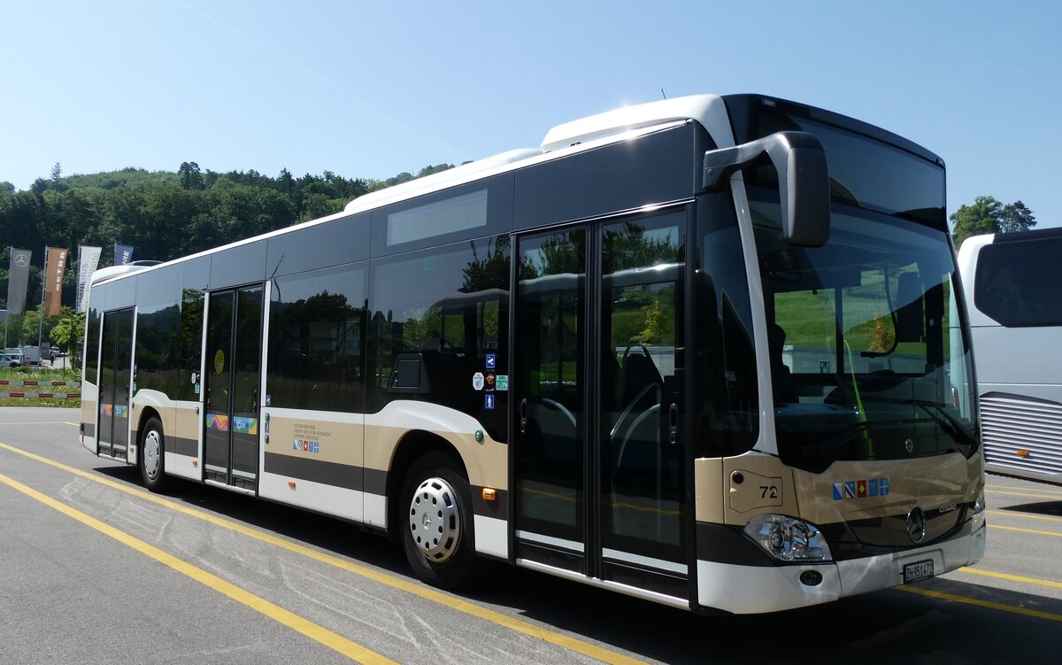 (287'275) - AZZK Zollikon - Nr. 72/ZH 951'472 - Mercedes am 25. Mai 2026 in Winterthur, Daimler Buses