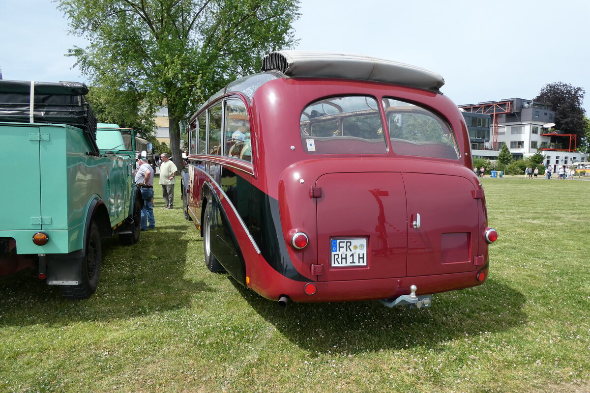 (287'435) - Aus Deutschland: Hummel, Kirchzarten - FR.RH 1H - Saurer/R&J (ex Eberhard, CH-Messen; ex Blaser, CH-Hasle-Rpegsau; ex Feller, CH-Luterbach; ex AWL Littenheid/CH; ex TSG Blumenstein/CH Nr. 6) am 30. Mai 2026 in Arbon, Arbon Classics