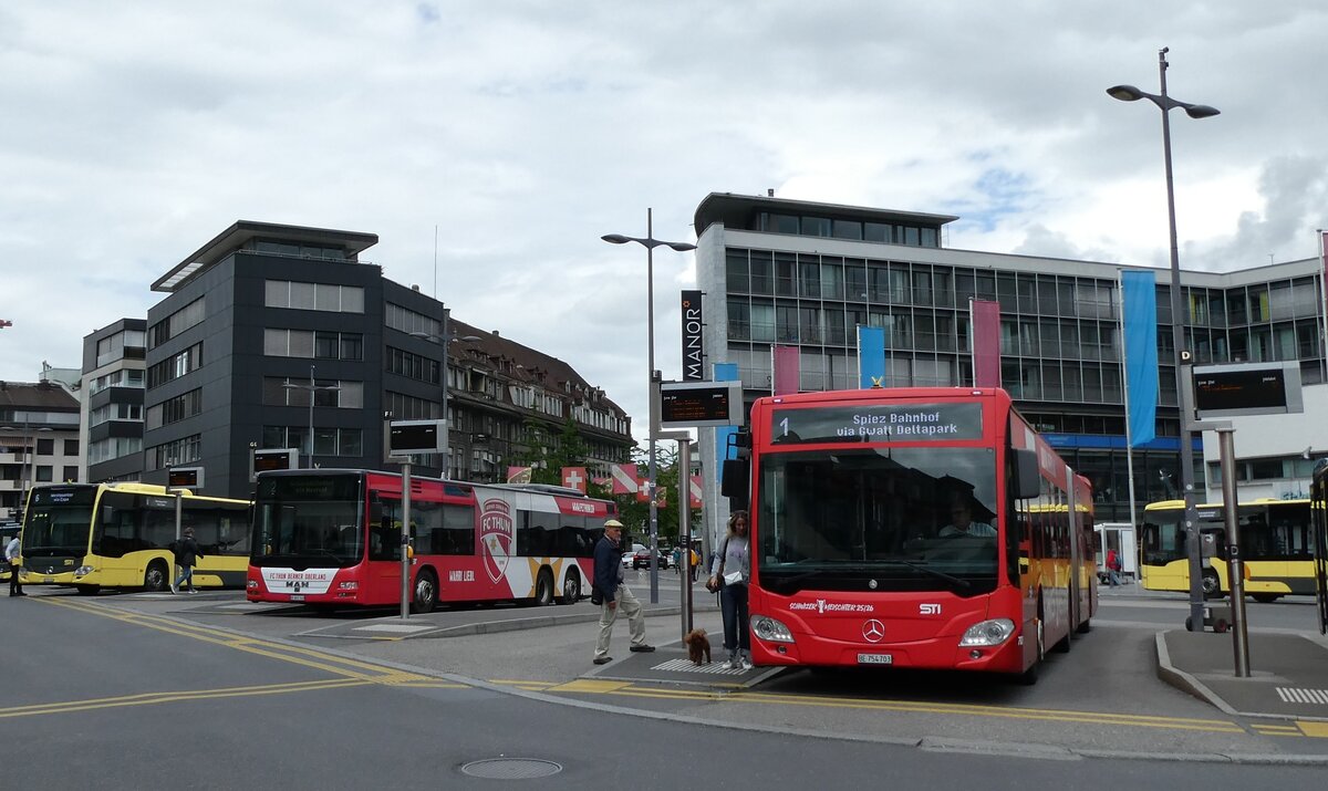 (287'599) - STI Thun - Nr. 149/BE 801'149 - MAN + Nr. 703/BE 754'703 - Mercedes am 5. Juni 2026 beim Bahnhof Thun 
