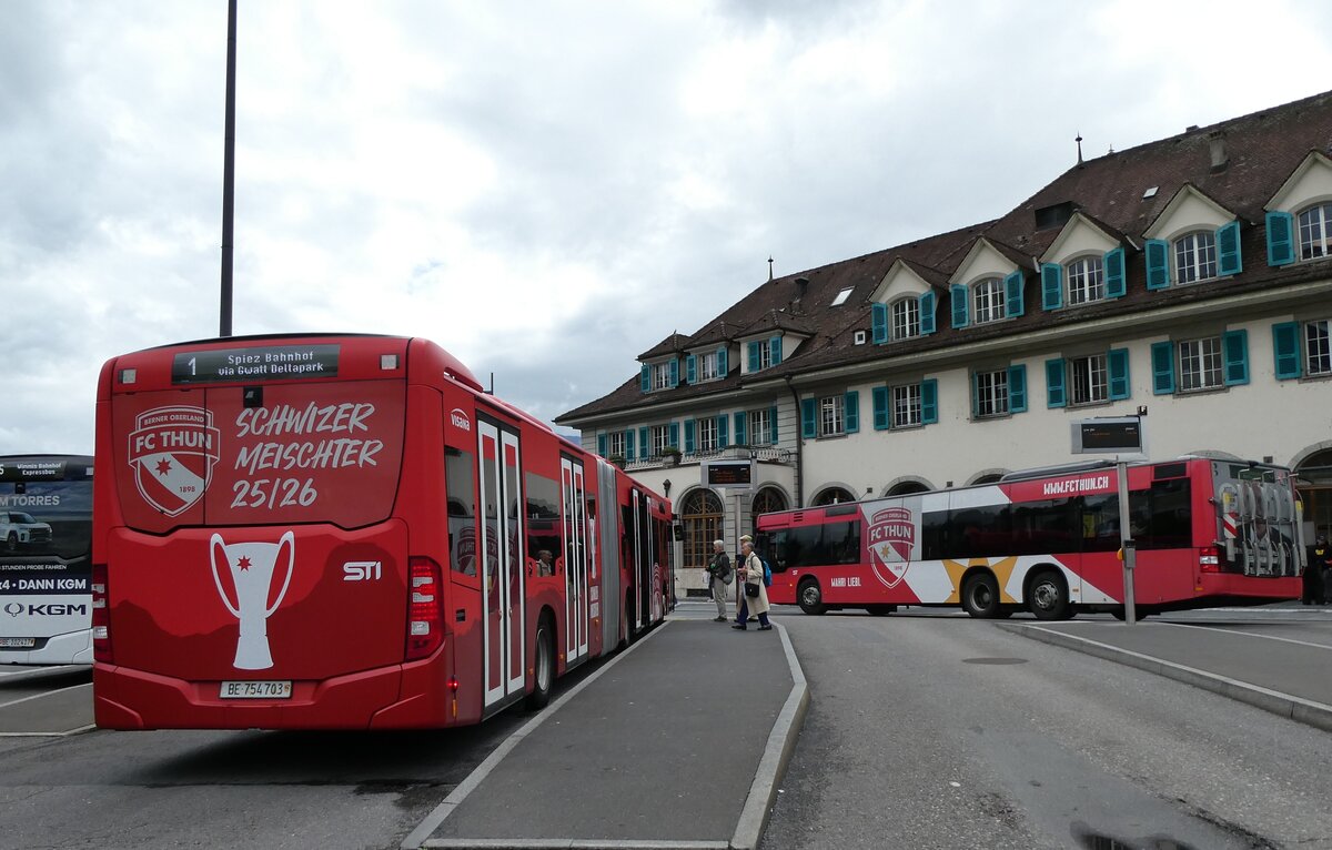 (287'600) - STI Thun - Nr. 703/BE 754'703 - Mercedes + Nr. 149/BE 801'139 - MAN am 5. Juni 2026 beim Bahnhof Thun