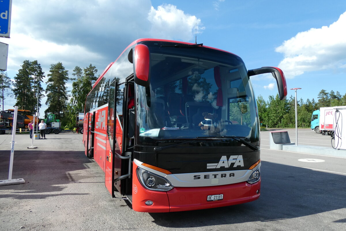 (287'898) - Aus der Schweiz: AFA Adelboden - Nr. 16/BE 21'181 - Setra am 9. Juni 2026 in G�vle, Tankstelle