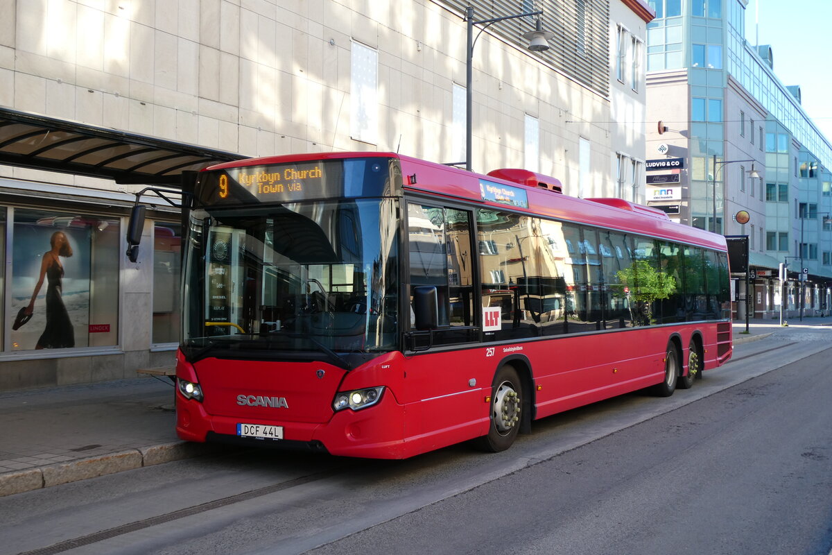 (287'992) - LLT Lulea - Nr. 257/DCF 44L - Scania am 11. Juni 2026 in Lulea, Smedjegatan City
