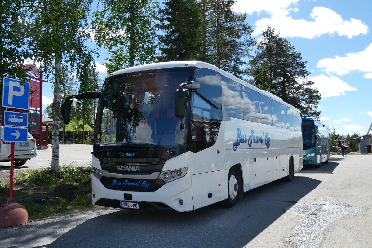 (288'015) - Bus Travel - - XNS-280 - Scania am 11. Juni 2026 in Rovaniemi, Santaclaus Village