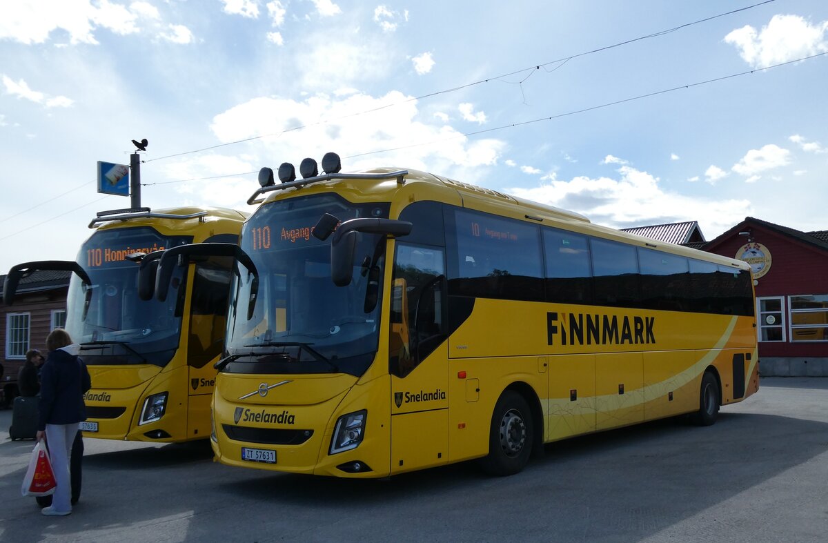 (288'115) - Snelandia Finnmark - Nr. 9451/ZT 57'631 - Volvo am 12. Juni 2026 in Olderfjord, Busstation 