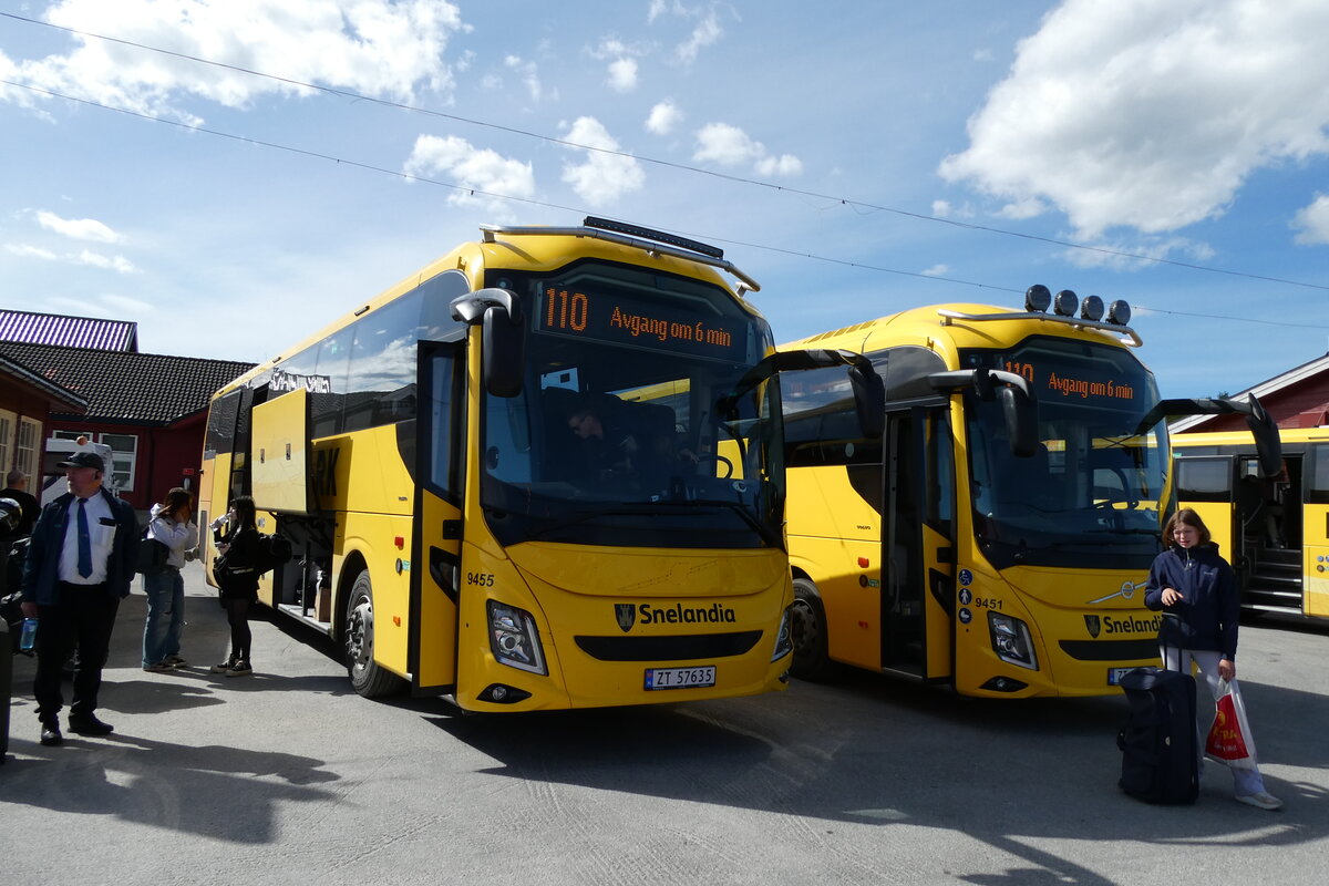(288'116) - Snelandia Finnmark - Nr. 9455/ZT 57'635 - Volvo am 12. Juni 2026 in Olderfjord, Busstation