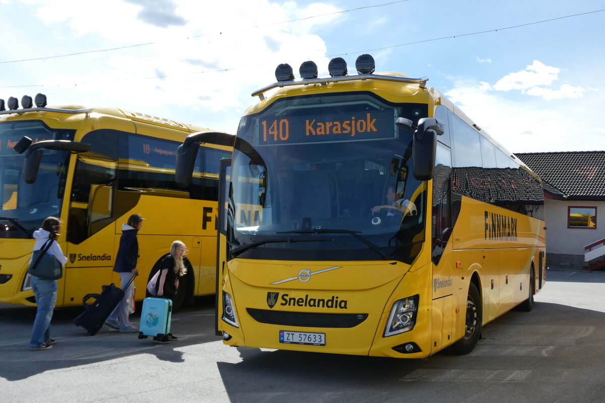 (288'122) - Snelandia Finnmark - Nr. 9453/ZT 57'633 - Volvo am 12. Juni 2026 in Olderfjord, Busstation