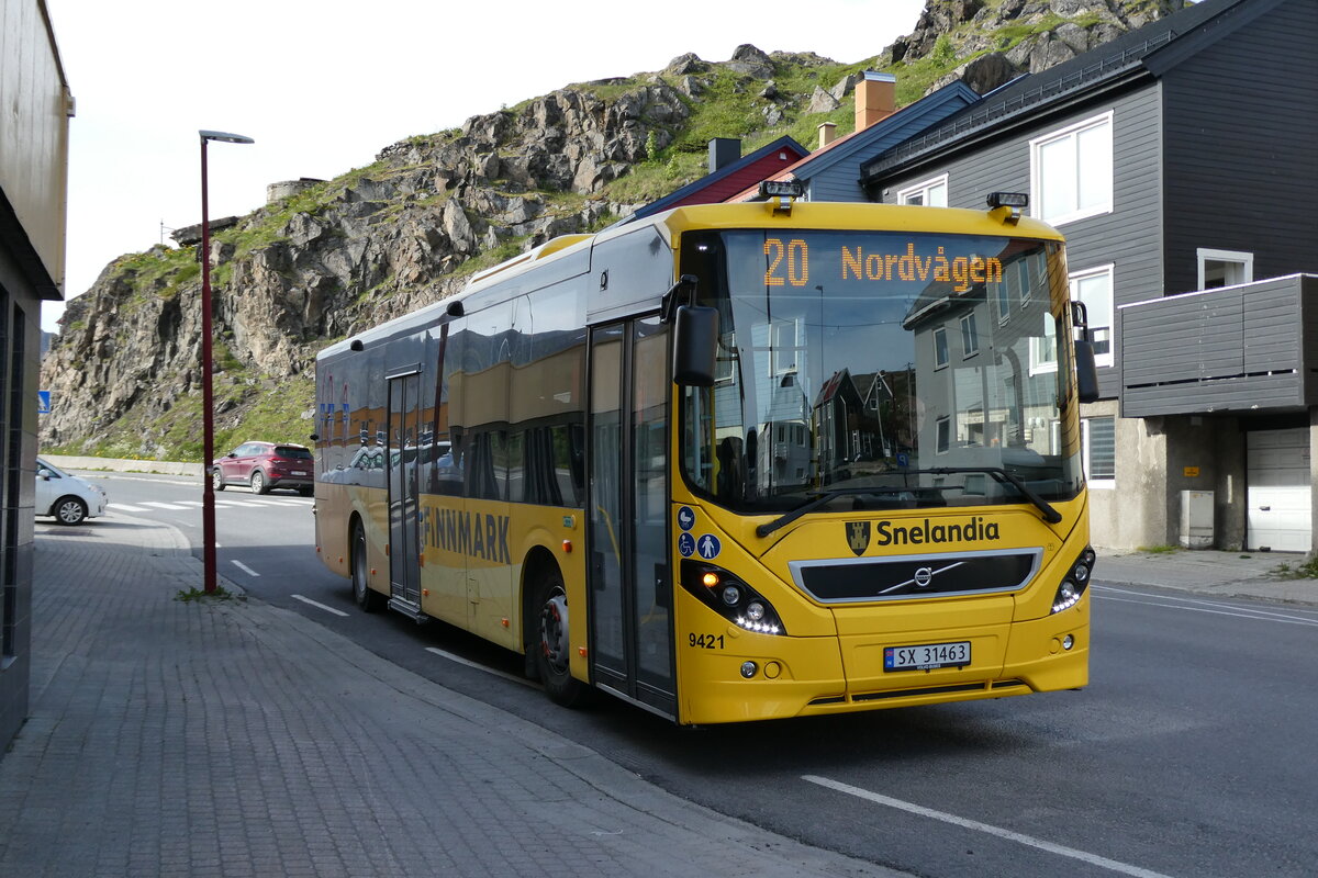 (288'141) - Snelandia Finnmark - Nr. 9421/SX 31'463 - Volvo am 12. Juni 2026 in Honningsvag, Hotel Scandic
