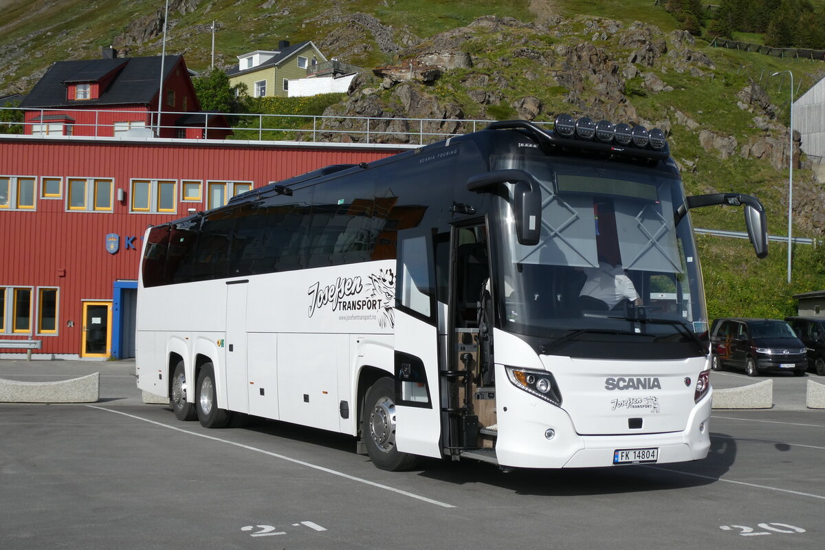 (288'146) - Josefsen, Alta - FK 14'804 - Scania/Higer am 12. Juni 2026 in Honningsvag, Hafen