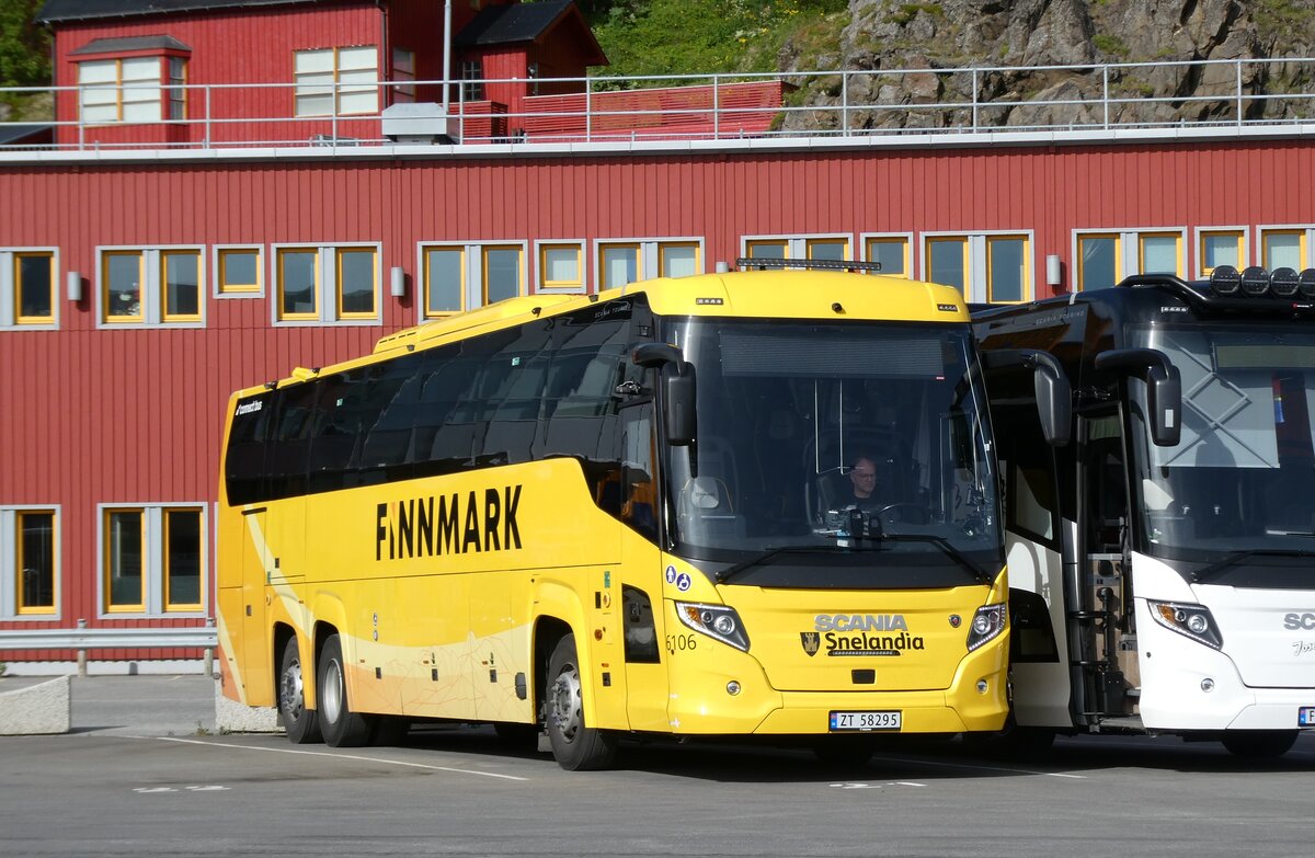 (288'149) - Snelandia Finnmark - Nr. 6106/ZT 58'295 - Scania/Higer am 12. Juni 2026 in Honningsvag, Hafen