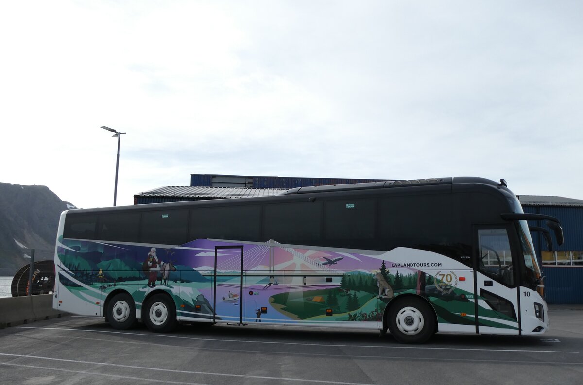 (288'178) - Aus Finnland: Lapland Tours, Rovaniemi - Nr. 10/GOZ-846 - Volvo am 12. Juni 2026 in Honningsvag, Hafen