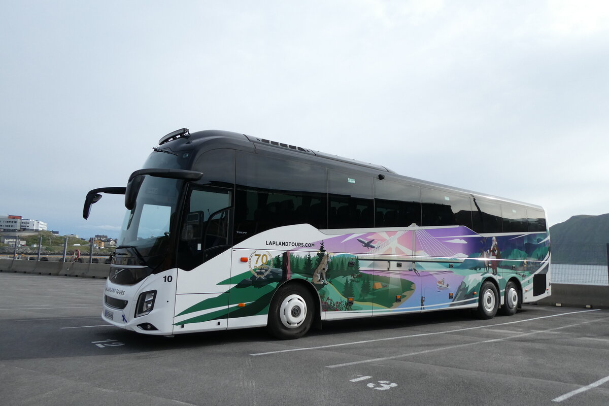 (288'180) - Aus Finnland: Lapland Tours, Rovaniemi - Nr. 10/GOZ-846 - Volvo am 12. Juni 2026 in Honningsvag, Hafen