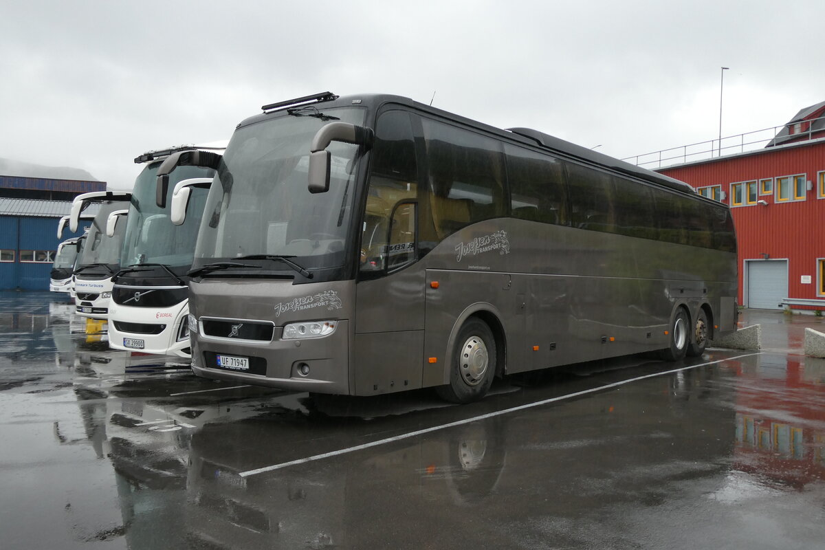 (288'251) - Josefsen, Alta - UF 71'947 - Volvo am 13. Juni 2026 in Honningsvag, Hafen