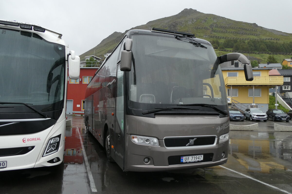 (288'252) - Josefsen, Alta - UF71'947 - Volvo am 13. Juni 2026 in Honningsvag, Hafen