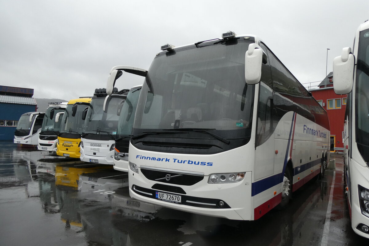 (288'256) - Finnmark Turbuss, Lakselv - UF 72'670 - Volvo am 13. Juni 2026 in Honningsvag, Hafen