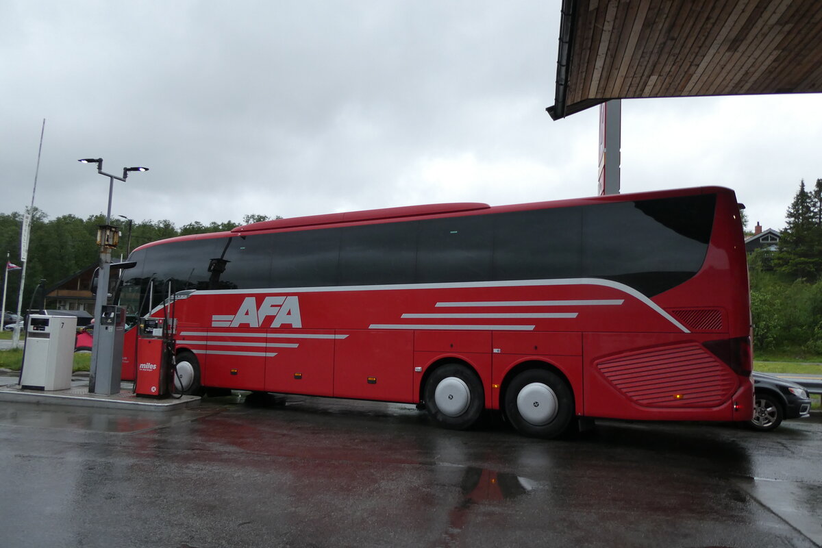 (288'293) - Aus der Schweiz: AFA Adelboden - Nr. 16/BE 21'181 - Setra am 13. Juni 2026 in Kvalsund, Tankstelle