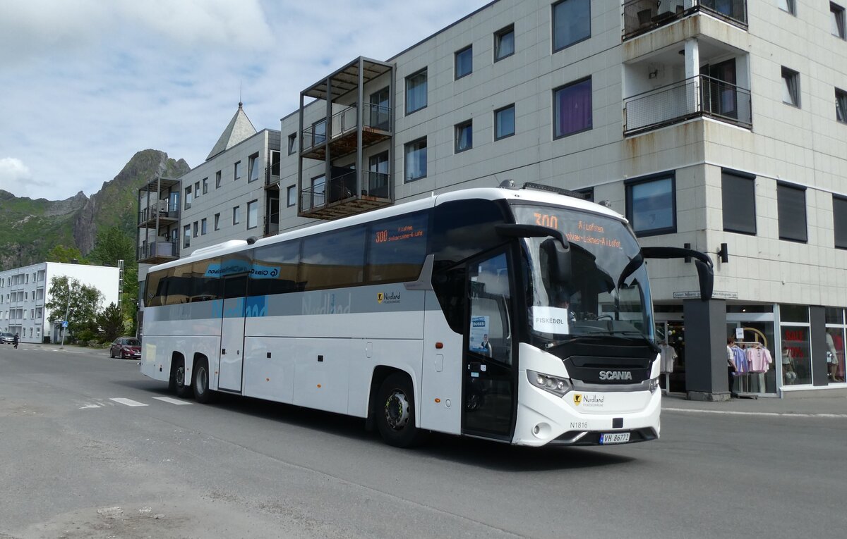 (288'705) - Nordlandsbuss, Troms� - Nr. N1816/VN 86'772 - Scania am 16. Juni 2026 in Svolvaer