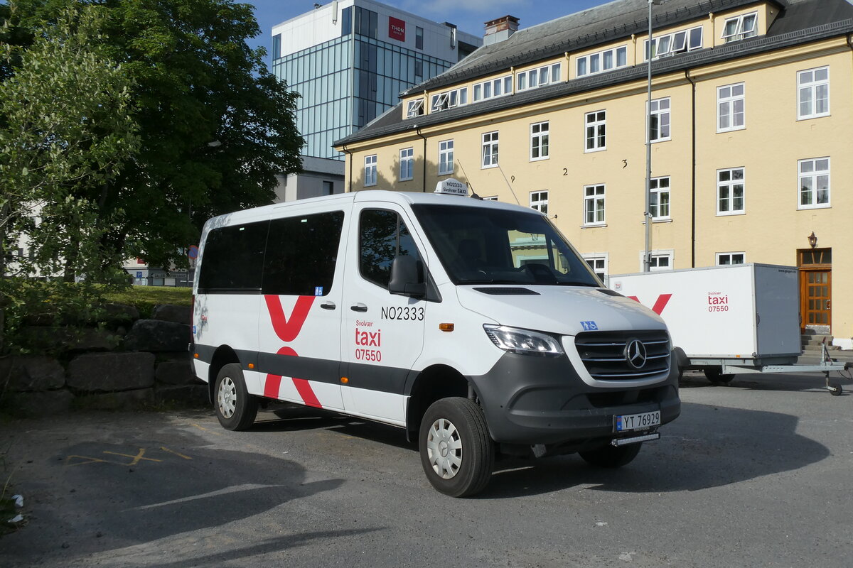 (288'735) - Svolvaer Taxi, Svolvaer - Nr. NO2333/YT 76'929 - Mercedes am 16. Juni 2026 in Svolvaer, Hafen
